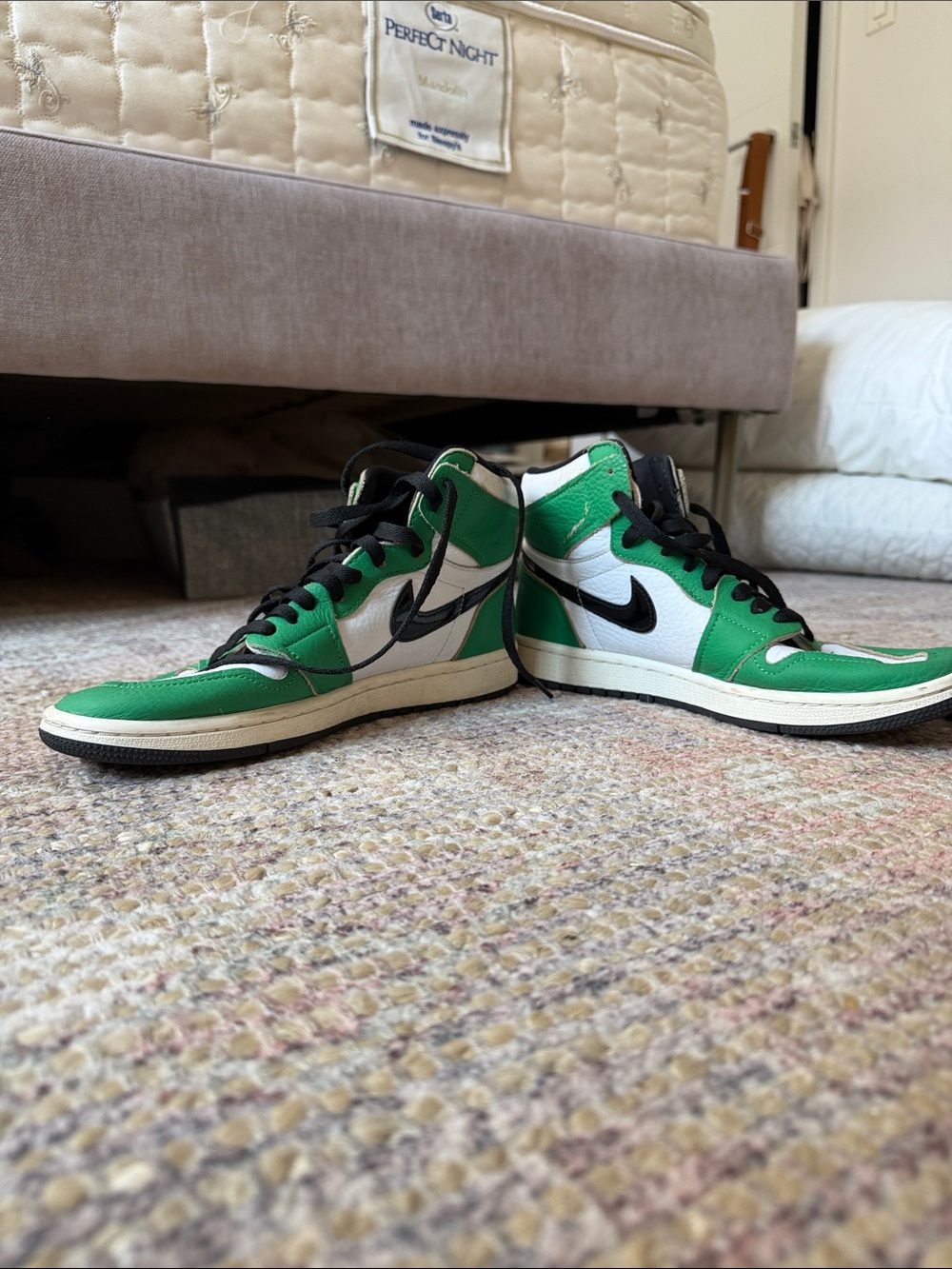 Nike Unisex Green, White & Black High-Top Sneakers - size 9 Women’s